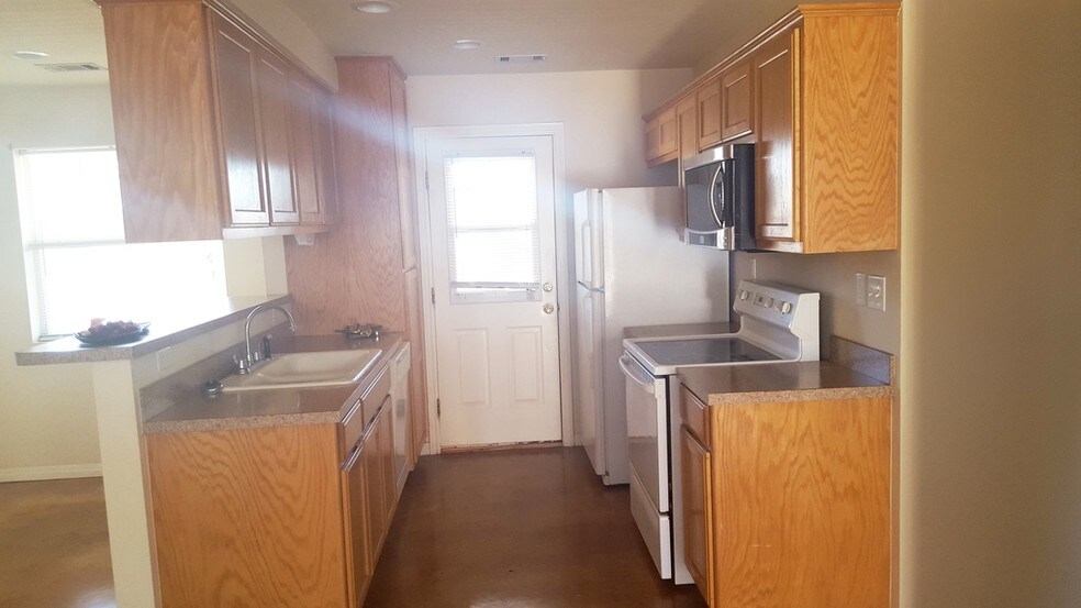 Building Photo - 2249 Ridgeview Dr
