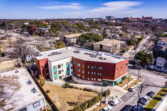 Building Photo - 3000 Duval St