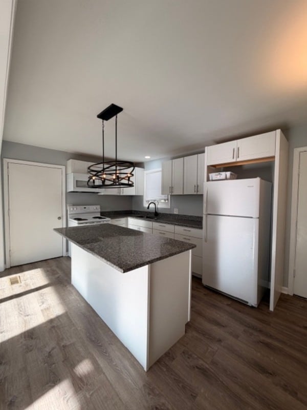 Building Photo - 2430 Sea Gull Ln