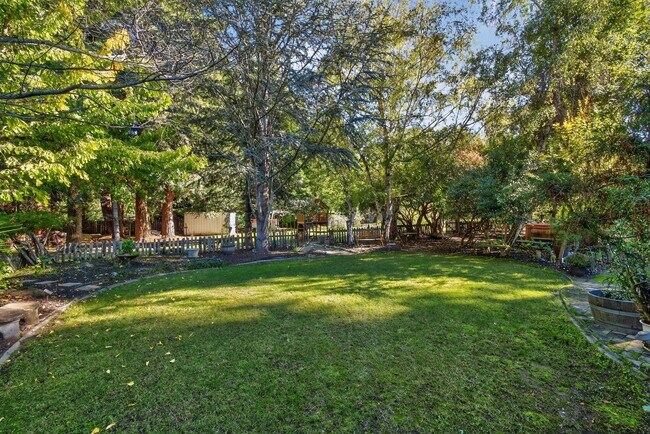 Building Photo - Charming 3-Bed / 2-Bath Retreat on Over an Acre in Sebastopol