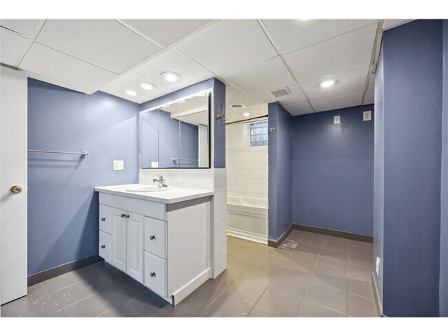 Building Photo - 4 Bed - 2 Bath Brooklyn Park Home with Lar...