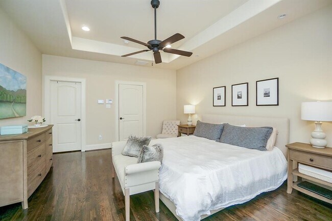 Building Photo - 1108 Peveto St