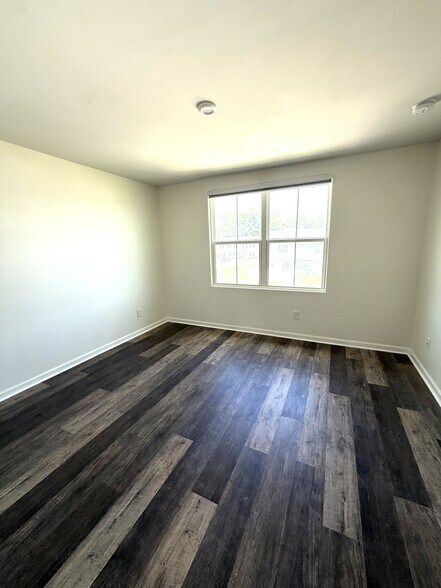 Building Photo - 103 Fernside Ct