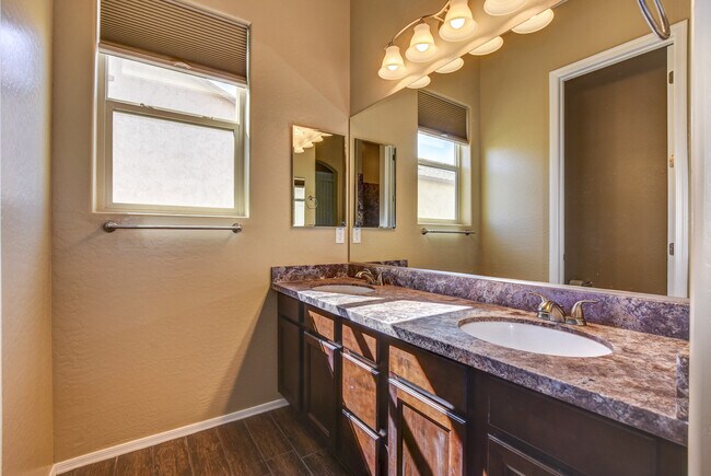 Building Photo - 3 bed, 2 bath Granville Home for Rent!