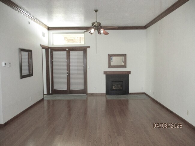 Building Photo - 10409 Camino Del Oso NE