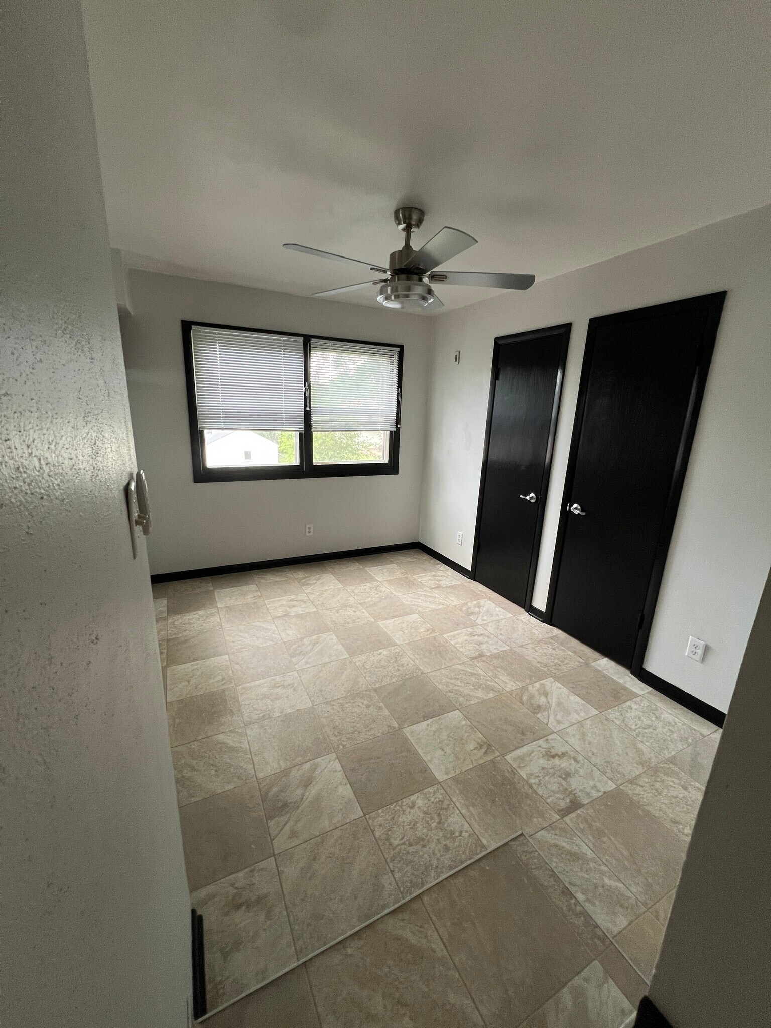 Building Photo - 518 5th St