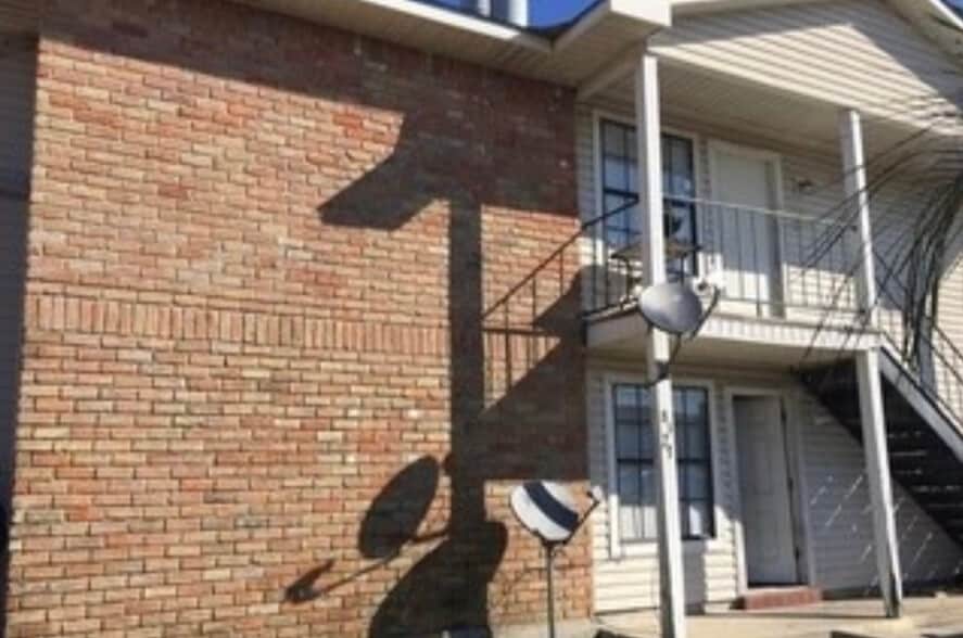 Spacious 2BR/ 2BA!!!! - 8327 Ned Ave