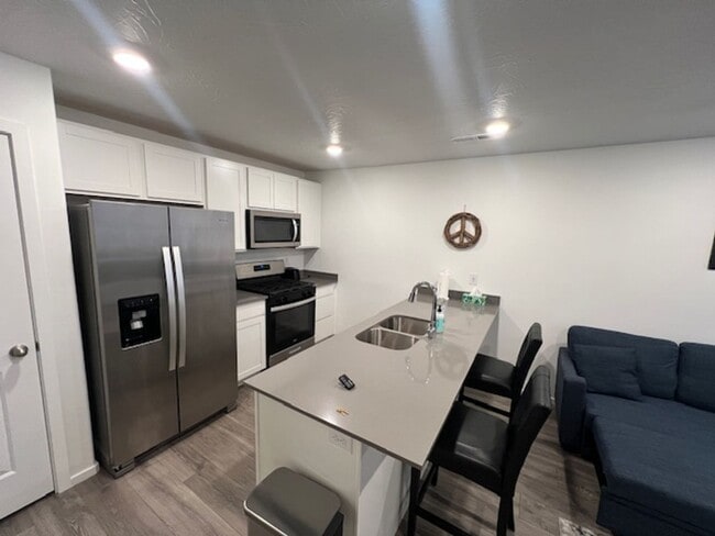 Building Photo - Long Valley Gem! $500 Move in Credit in December!