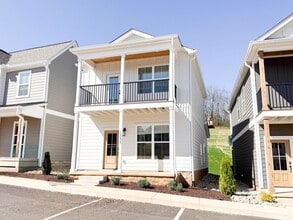 Building Photo - Fuller Style - Spacious 2-Bedroom Townhome with Flex Room at Highbury