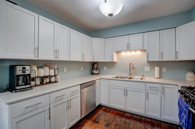 Building Photo - 5519 Leanne Ln