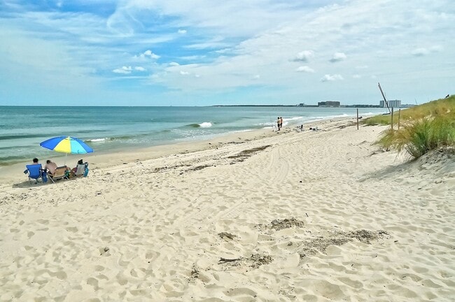 Building Photo - FOR RENT -  AEIRES ON THE BAY!