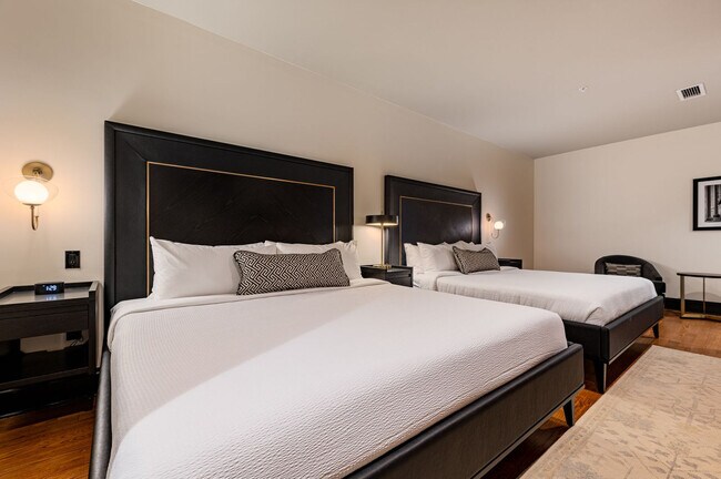 Building Photo - 1011 Canal St