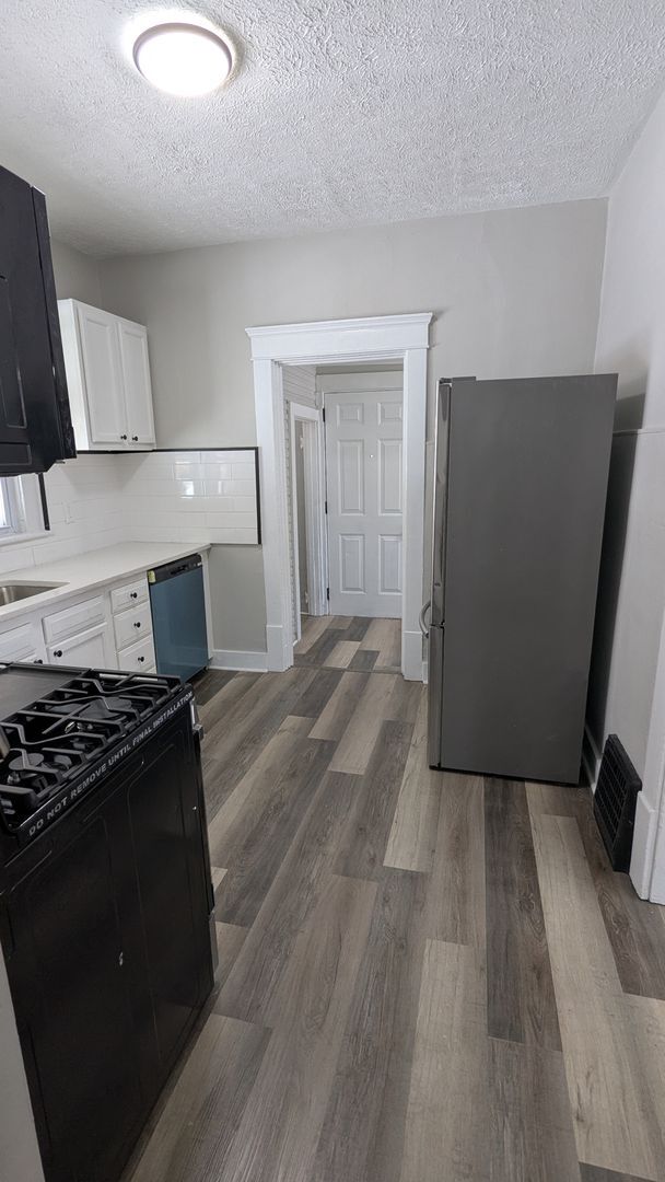 Building Photo - Welcome to this newly renovated, 3-bedroom home located in the heart of Akron