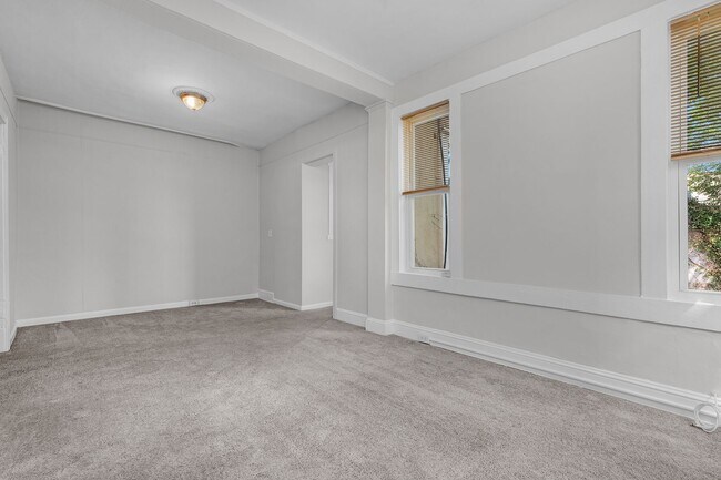 Building Photo - 3503 Oakmont Ave