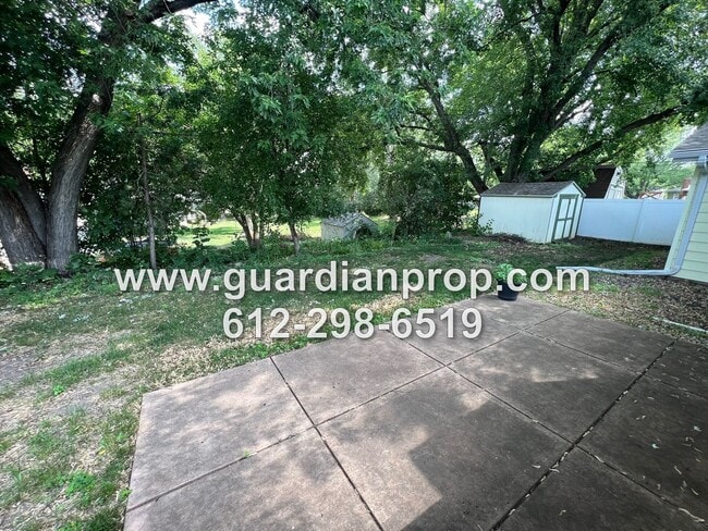 Building Photo - Mendota Heights Rambler Available Septembe...