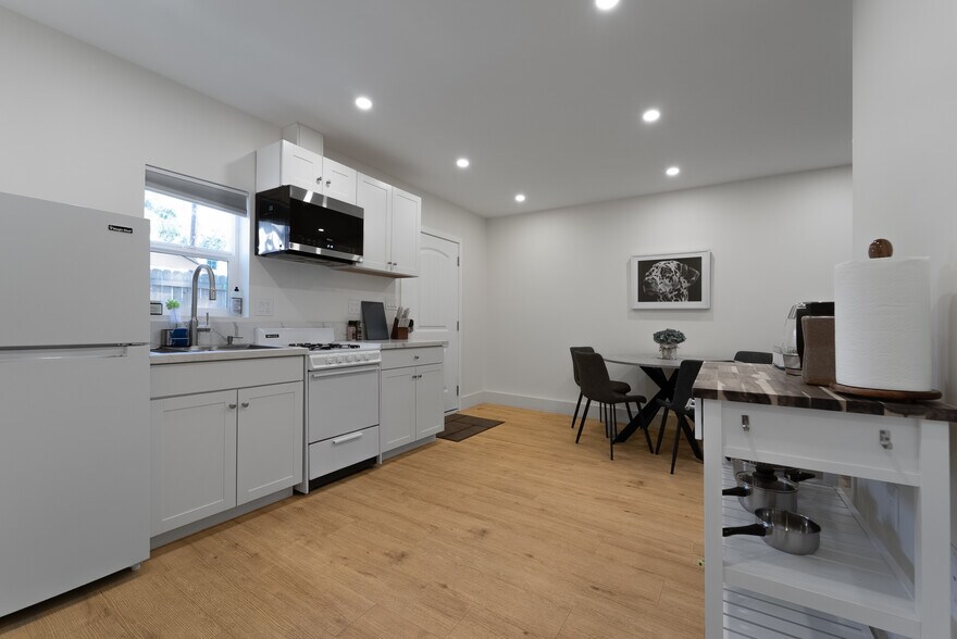 Building Photo - 7443 Jordan Ave