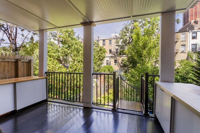 Building Photo - 154 Sussex St