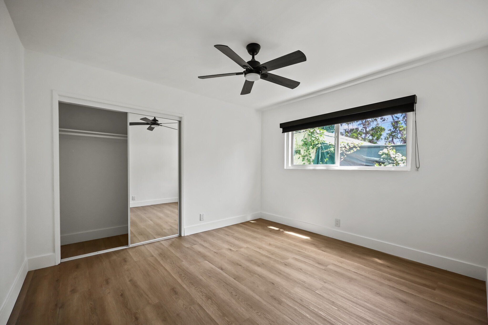 Building Photo - 2034 S Garth Ave