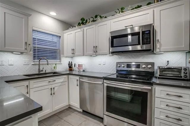 Building Photo - 3431 San Jacinto St