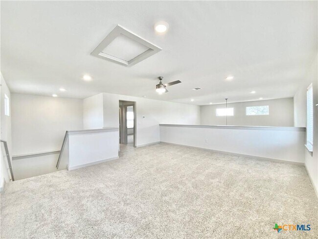 Building Photo - 100 Geminiflora Bend