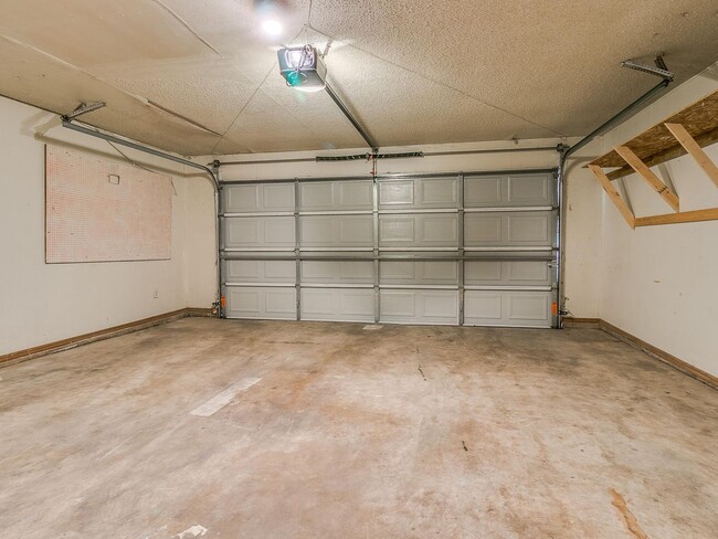 Building Photo - Adorable duplex in Norman