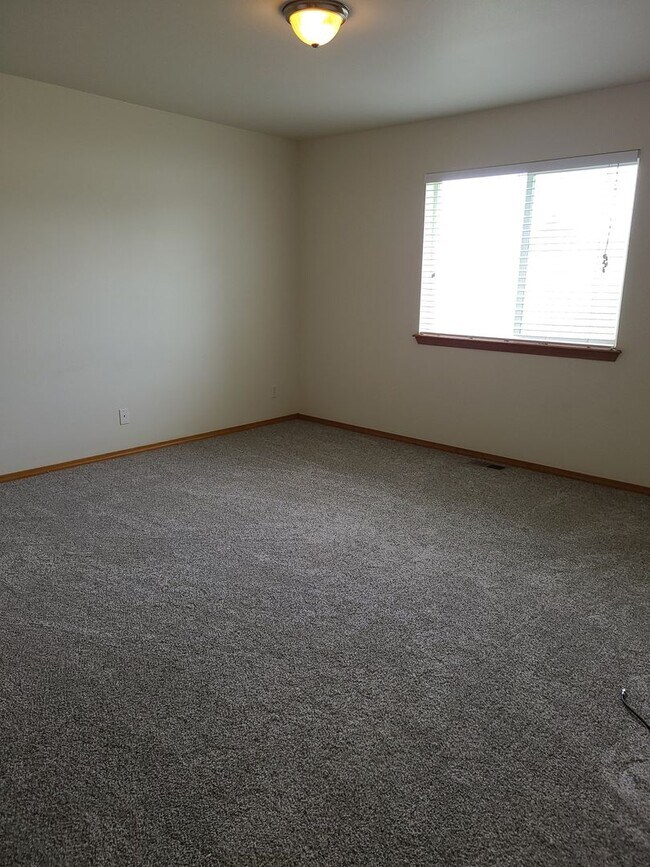 Building Photo - Lovely 3 Bedroom 2 Bath Sunshine Meadows Home for Rent!