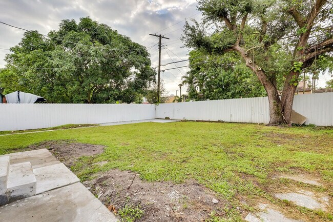 Building Photo - 774 NW 49th St