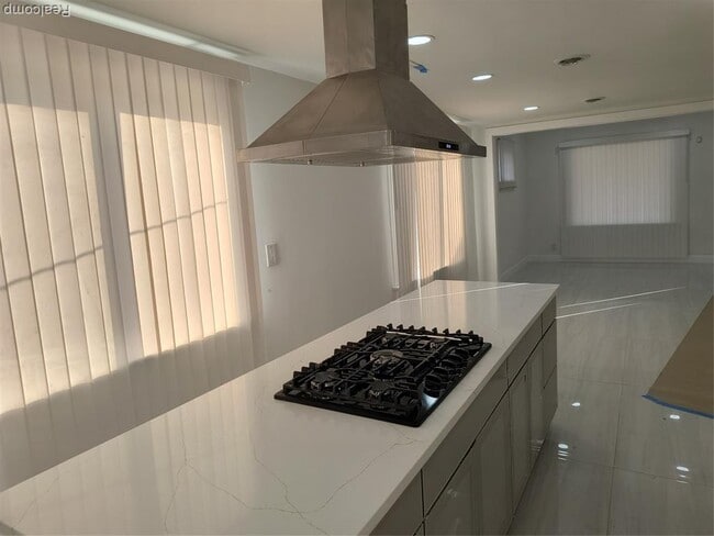 Building Photo - 18080 Westphalia St