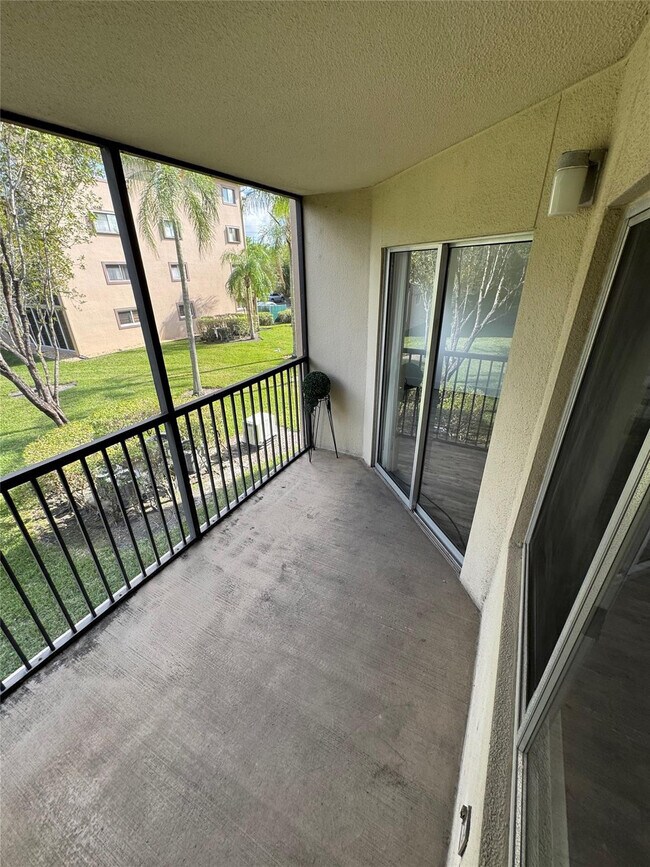 Building Photo - 1651 SW 127th Ave