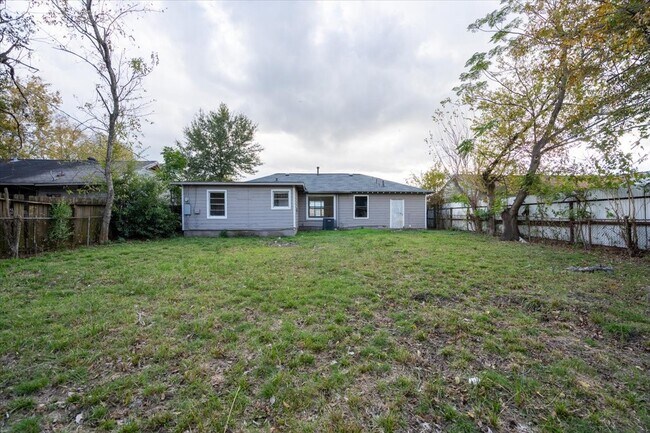 Building Photo - 5851 Southtown St