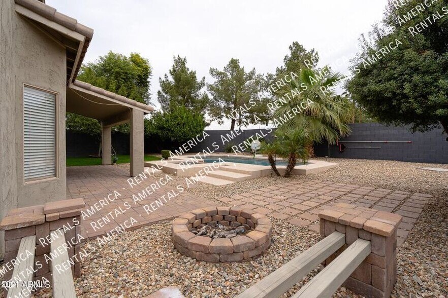 Building Photo - 6013 S Danielson Way