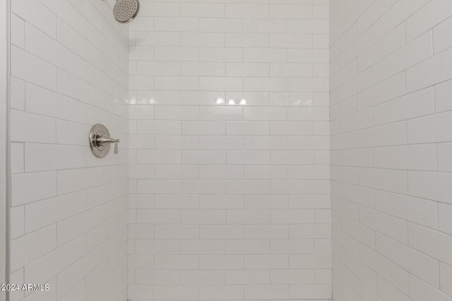 Building Photo - 10935 W Santa Fe Dr