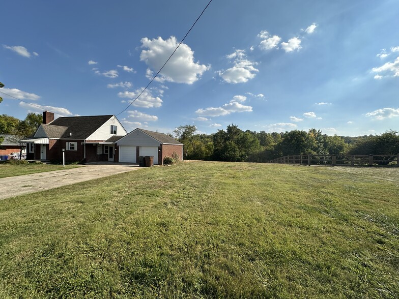 Building Photo - 617 Westridge Dr