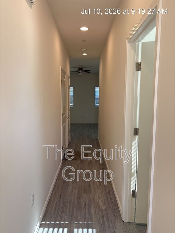 Building Photo - 733 S Pinkham St