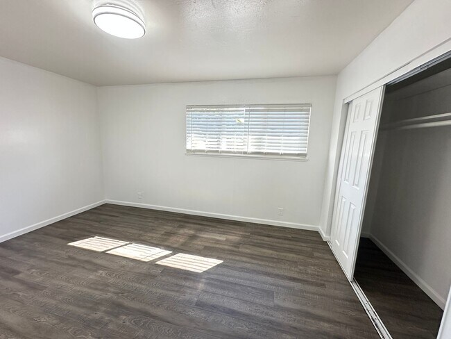 Building Photo - 3408