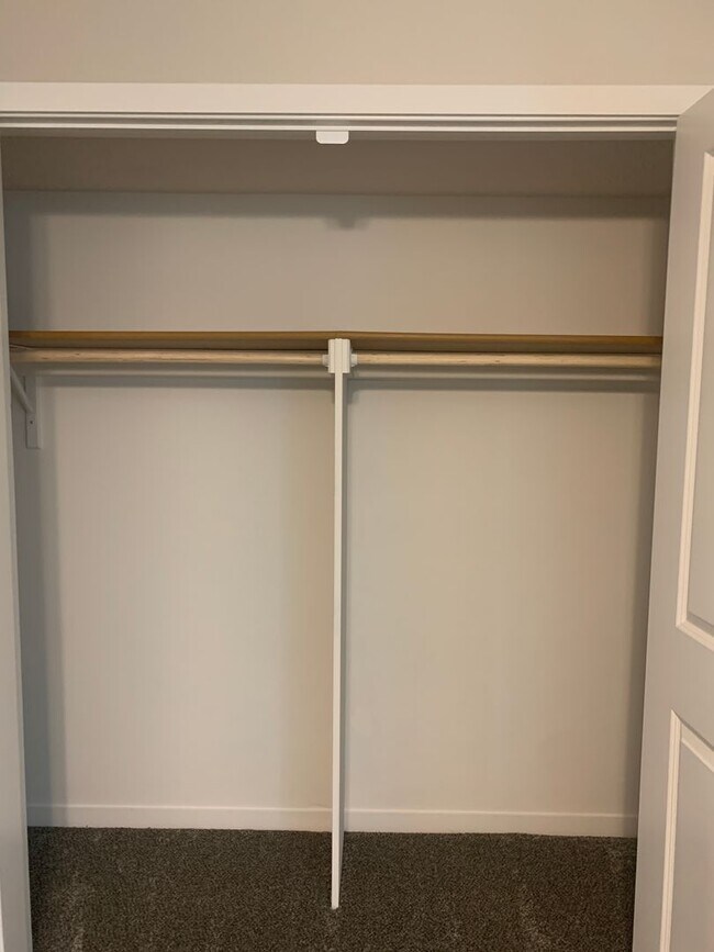 Building Photo - Beautiful 3 bedroom/3 bath daylight ranch townhome in SE Lincoln