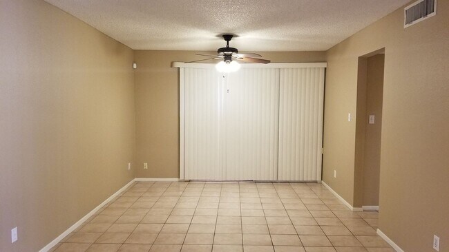 Building Photo - EXCELLENT CORNER LOT HOME IN ADULT COMMUNITY!