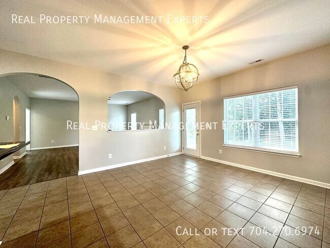 Building Photo - 14221 Lake Crossing Dr