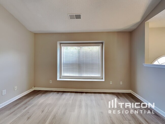 Building Photo - 605 Brooks Rd