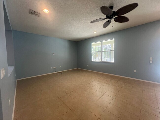 Building Photo - Beautiful 3 bedroom 2 bathroom pool home
