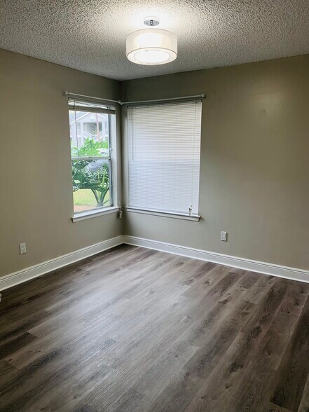 Building Photo - 715 Sugar Bay Way