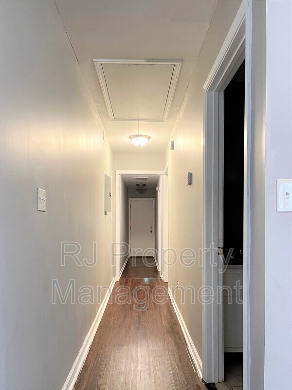 Building Photo - 802 Cella St
