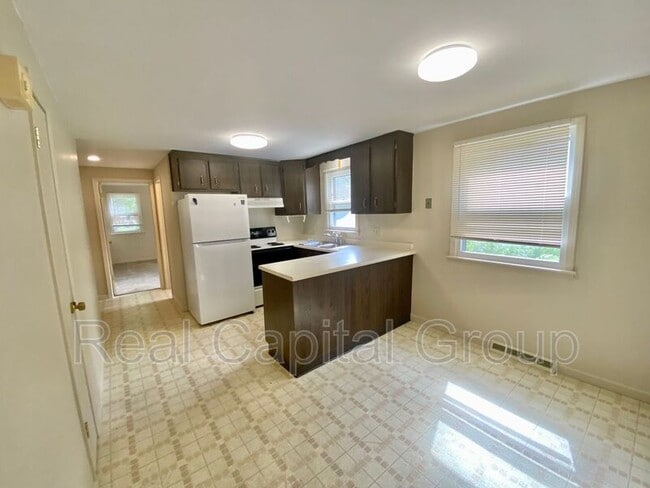 Building Photo - 183 Sunshine Dr