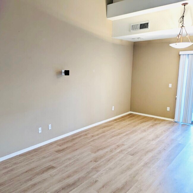 Building Photo - 8074 W Beck Ln