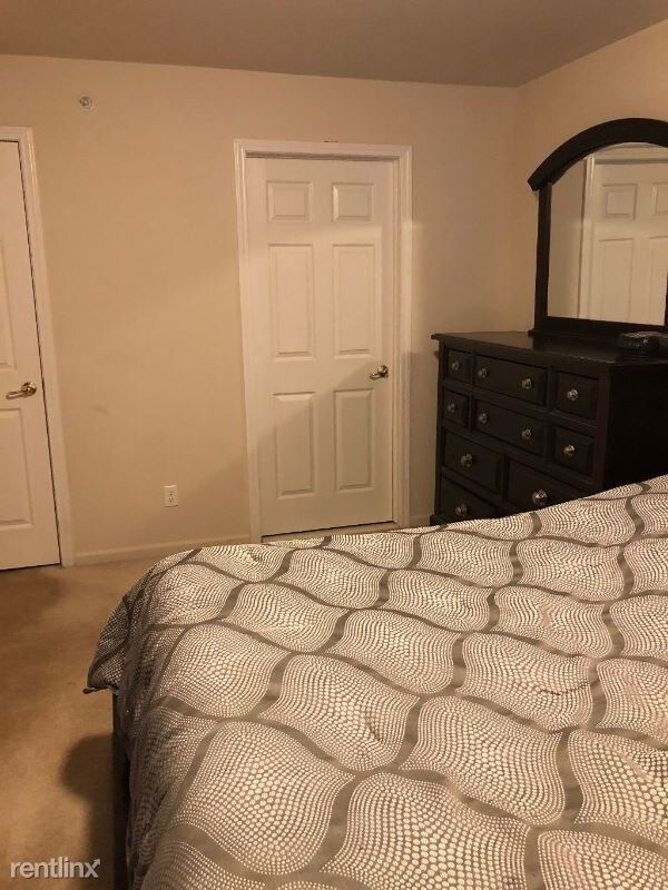 Building Photo - 52165 Naugatuck Dr