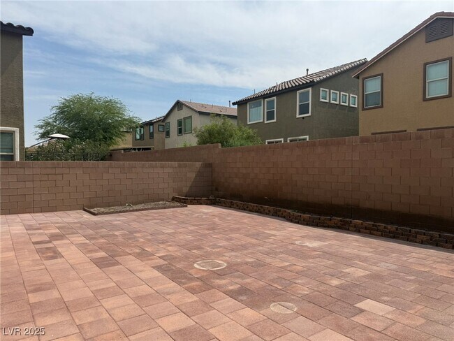 Building Photo - 2229 Mundare Dr