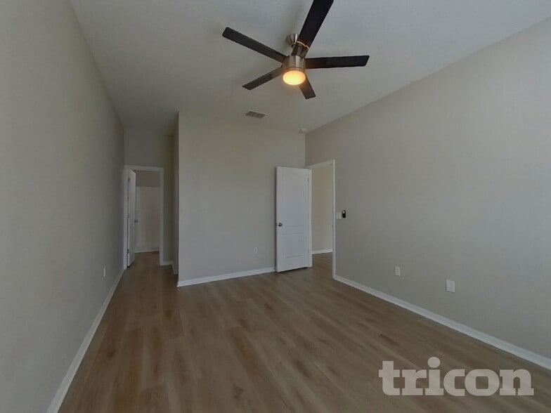 Building Photo - 5530 Sycamore Canyon Dr