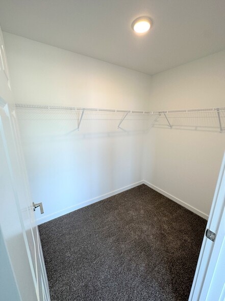 Building Photo - 660 E Cypress St