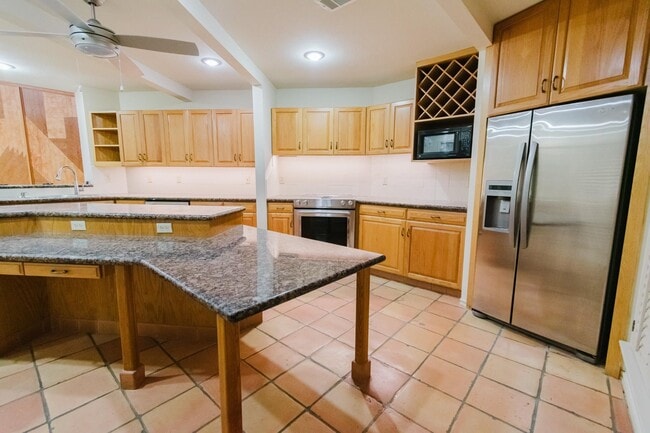 Building Photo - 1 Cadena Ct