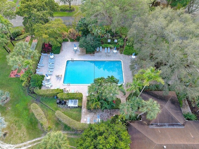 Building Photo - 3080 N Course Dr